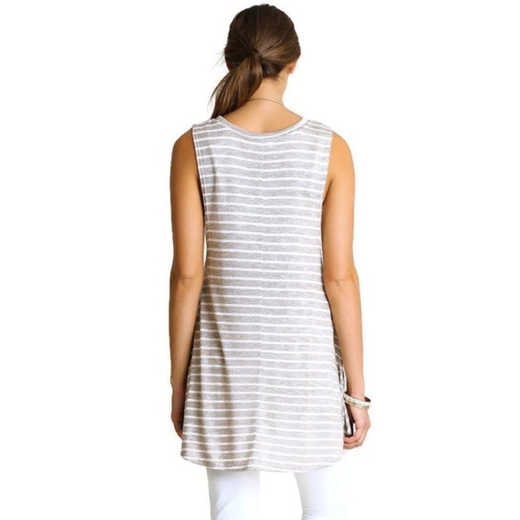 Sleeveless Low Sides Striped Tunic - Picture 4 of 4